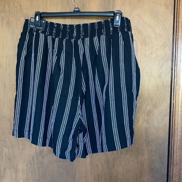 Napa valley striped pull on short w crochet detail linen blend 3X - Picture 11 of 15